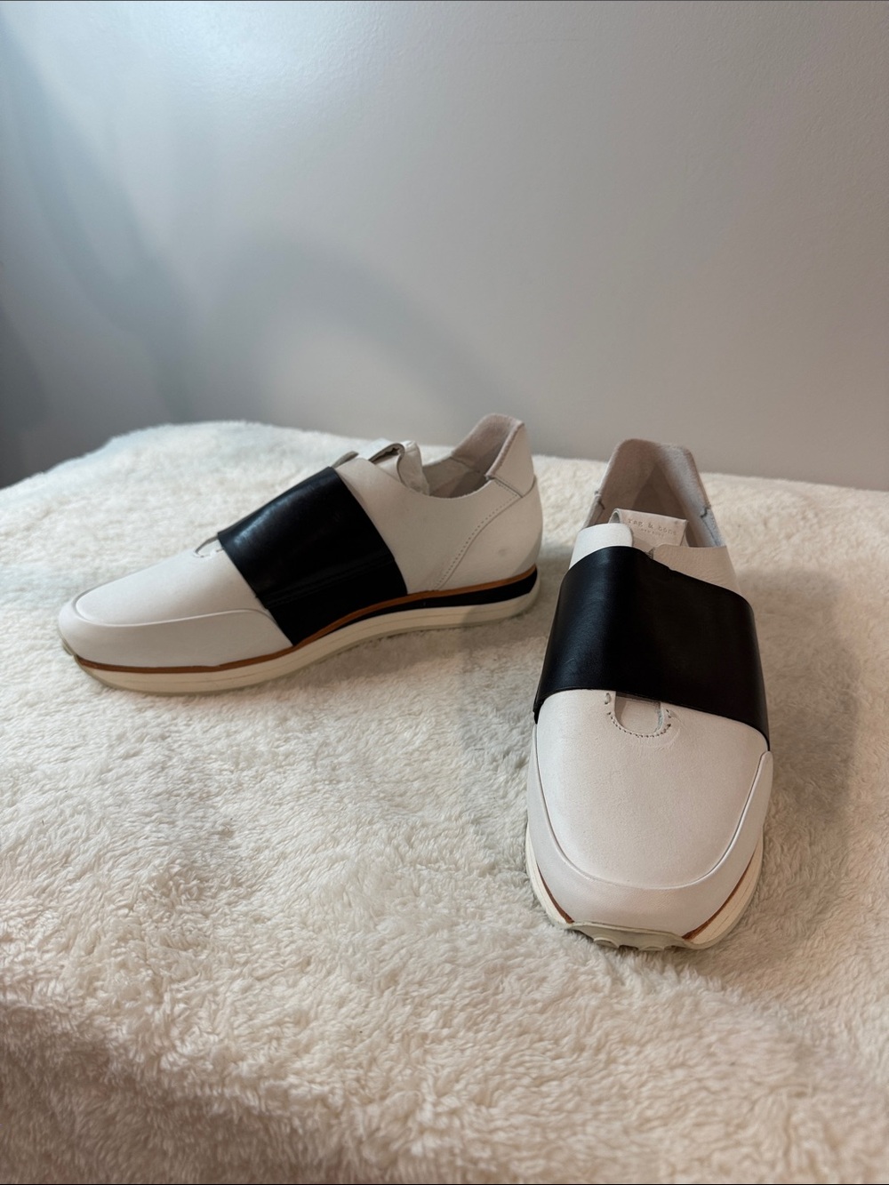 rag & bone Dylan Elastic Runner in White and Black (116)